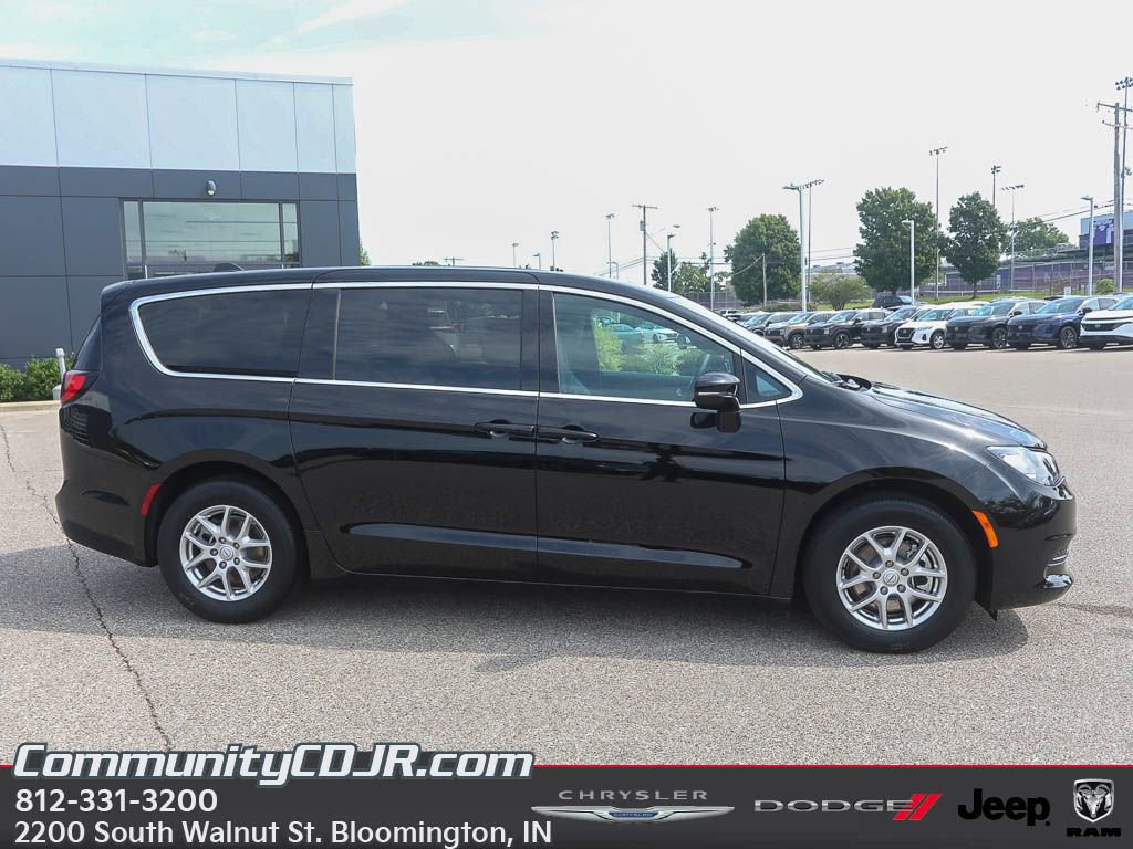 New 2025 Chrysler Voyager LX FWD image 9