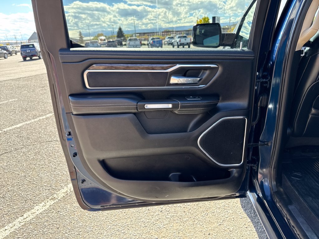 Used 2019 RAM 1500 Laramie w/ Off Road Group AWD/4WD image 31