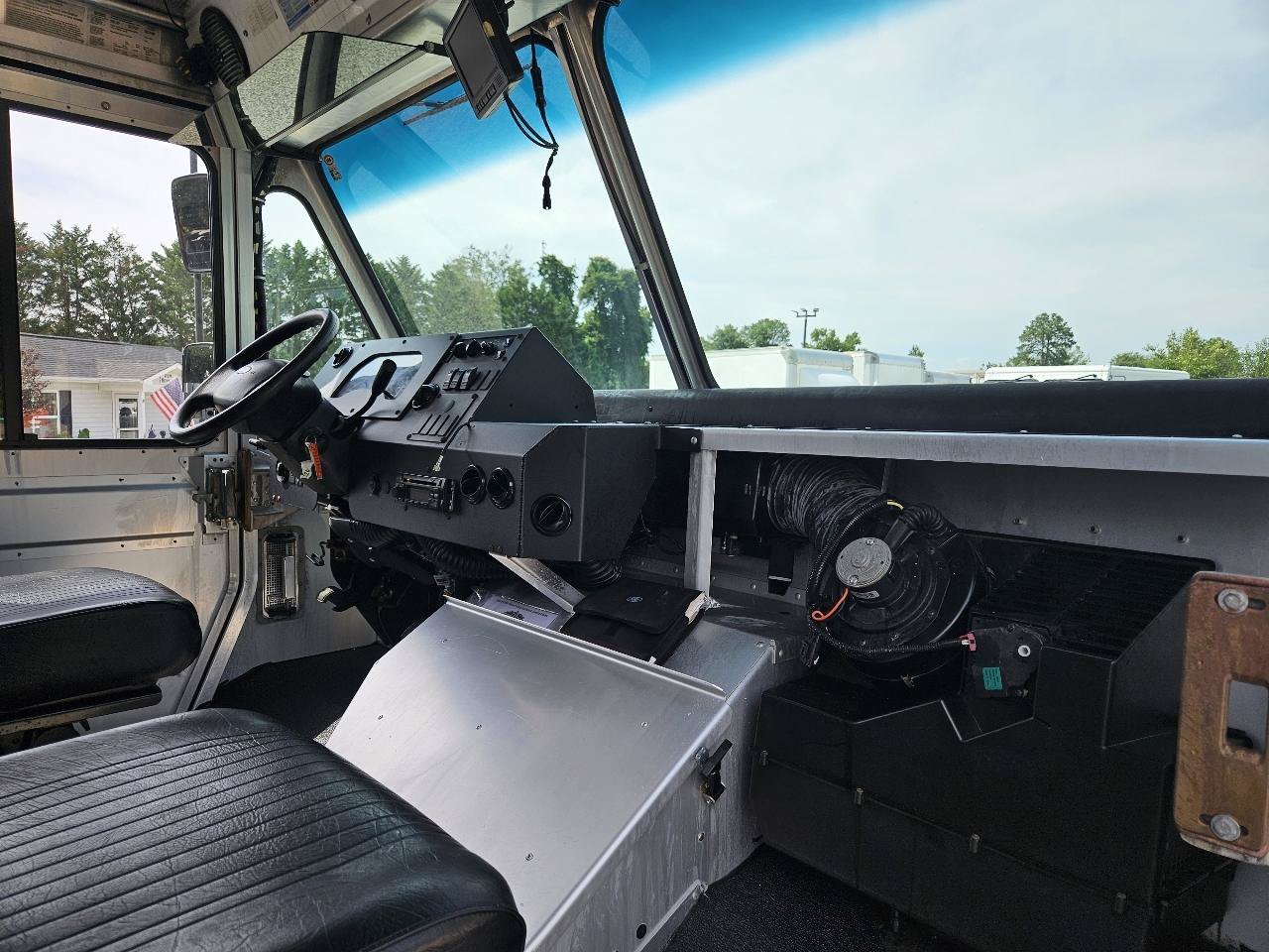 Used 2018 Ford E-350 and Econoline 350 Super Duty w/ A/C Prep Package RWD image 16