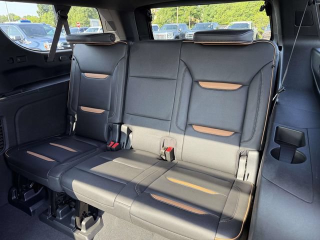 Used 2023 GMC Yukon XL AT4 w/ Technology Package AWD/4WD image 10