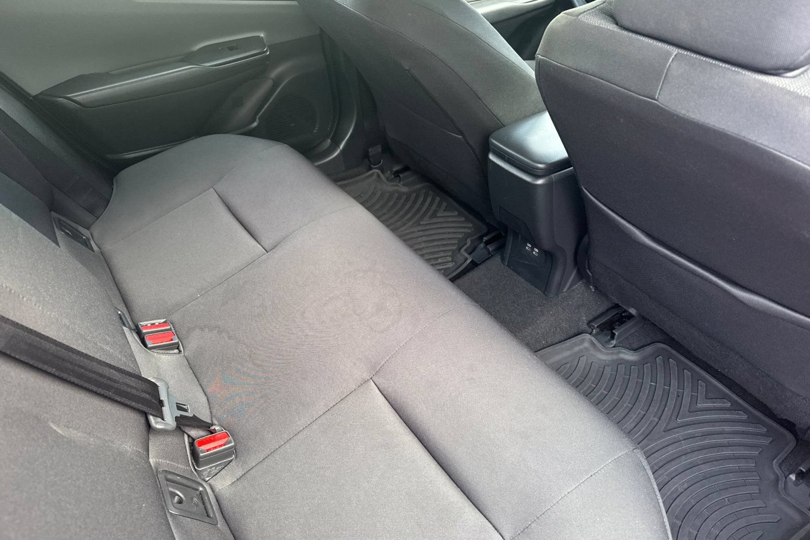 Certified 2025 Toyota Prius LE FWD image 18