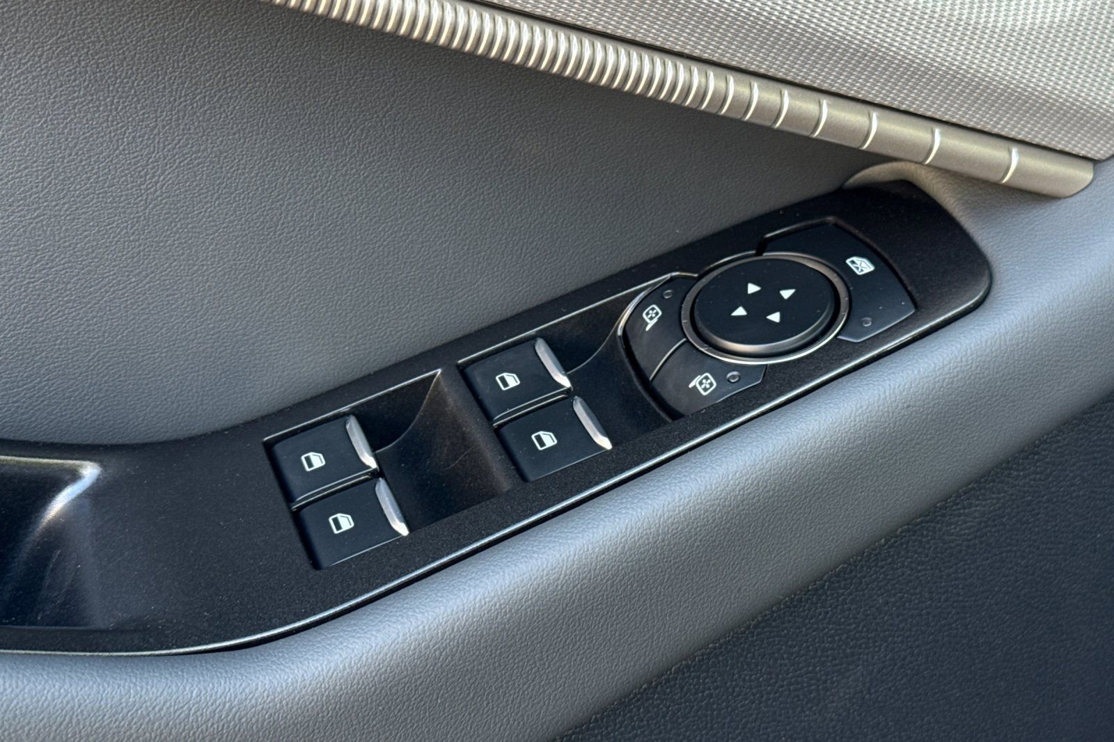 New 2026 Ford Explorer Active RWD image 12
