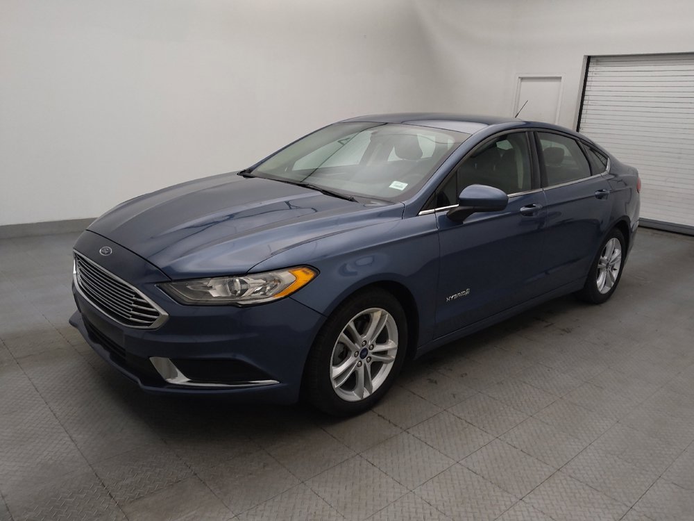 Used 2018 Ford Fusion SE FWD image 2