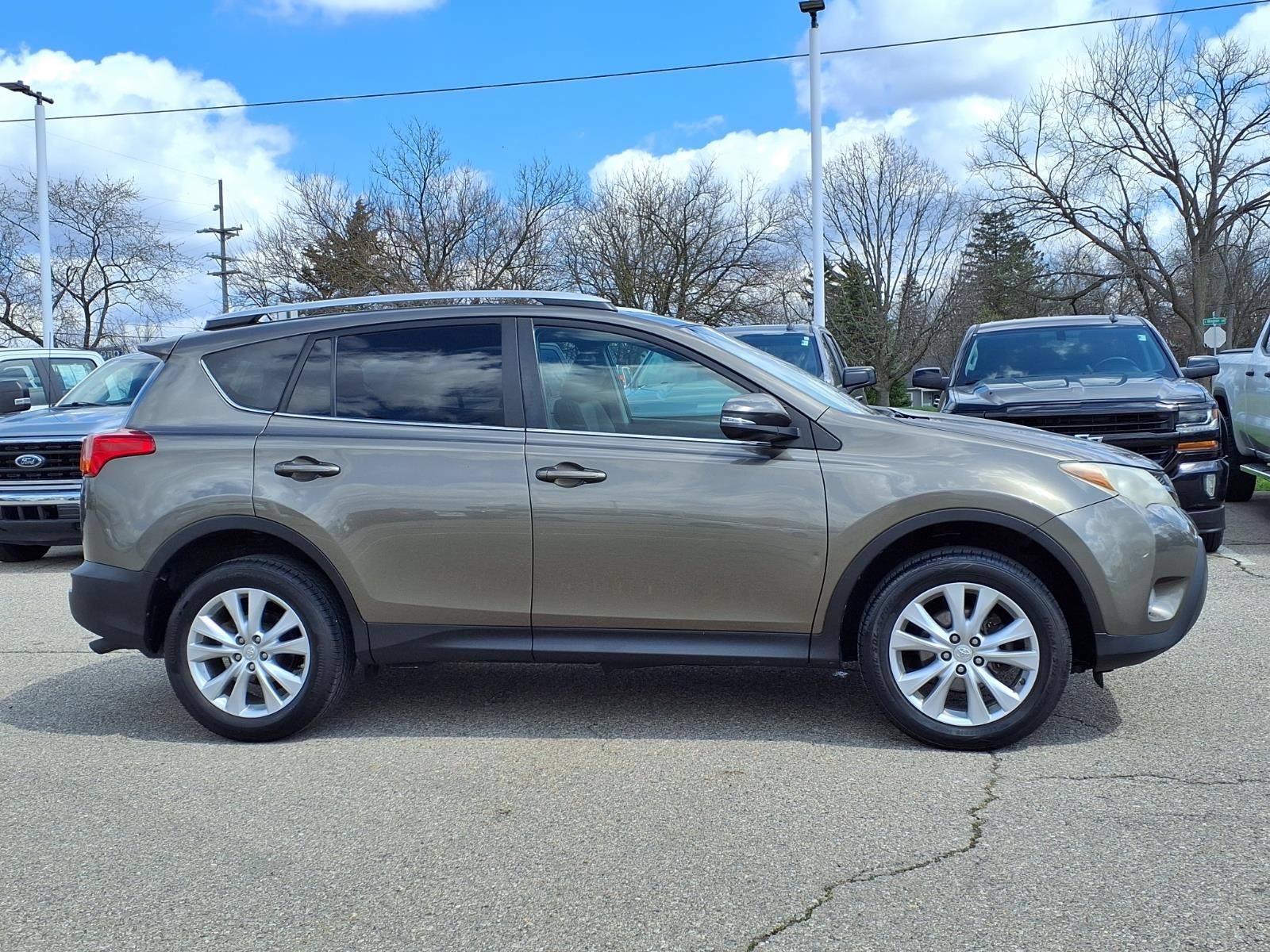 Used 2014 Toyota RAV4 Limited w/ Technology Package FWD image 4