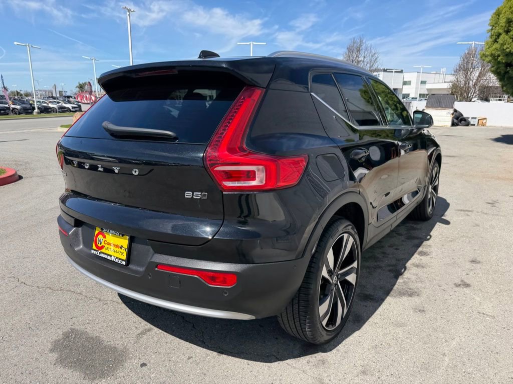 Used 2025 Volvo XC40 B5 Plus image 6