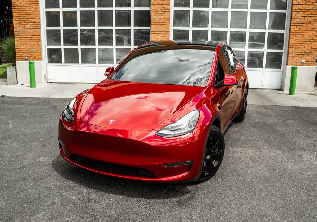 Used 2024 Tesla Model Y Long Range AWD/4WD image 2