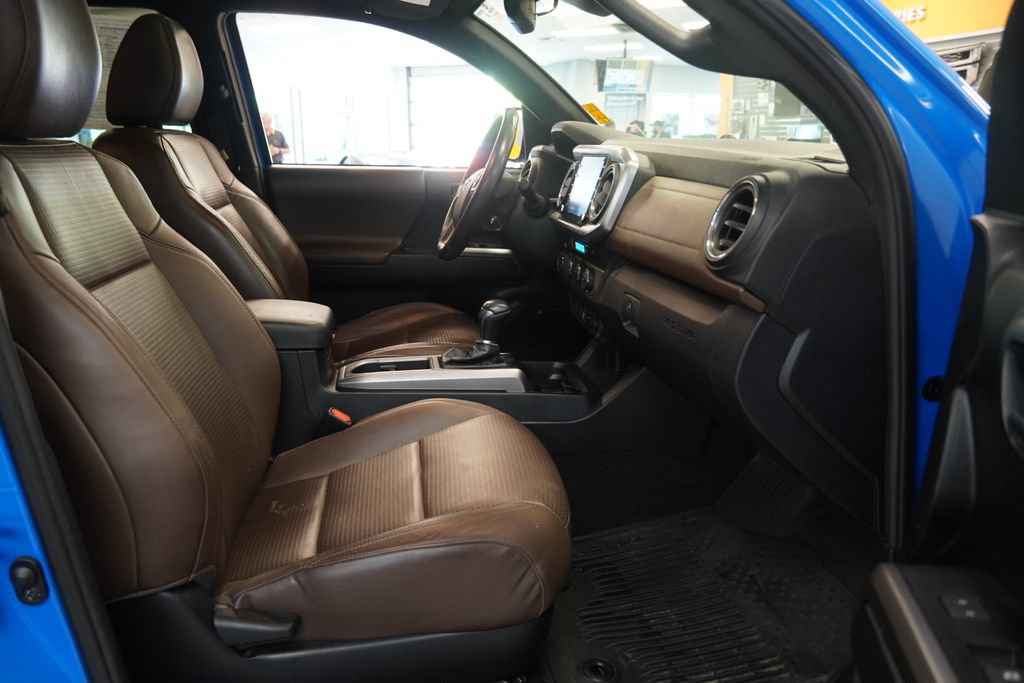Used 2021 Toyota Tacoma Limited AWD/4WD image 34