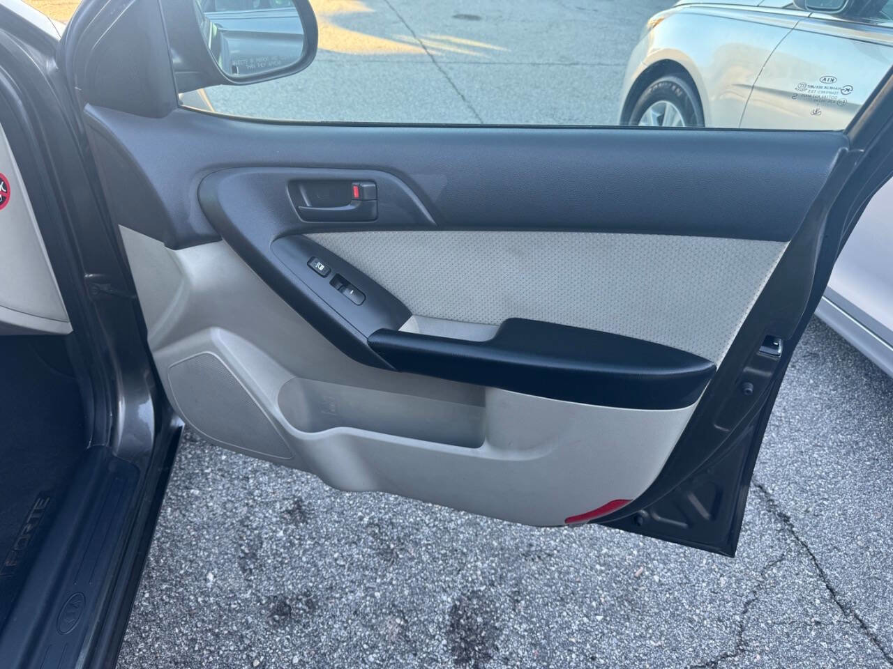 Used 2011 Kia Forte EX image 20
