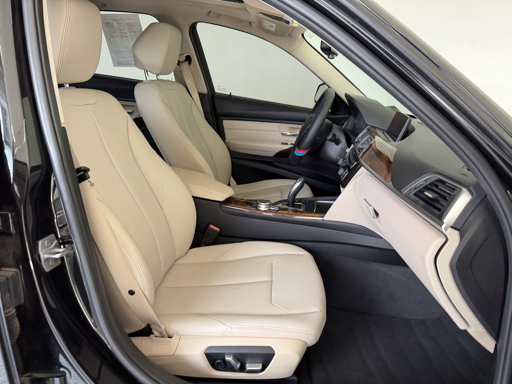 Used 2018 BMW 320i Sedan RWD image 25