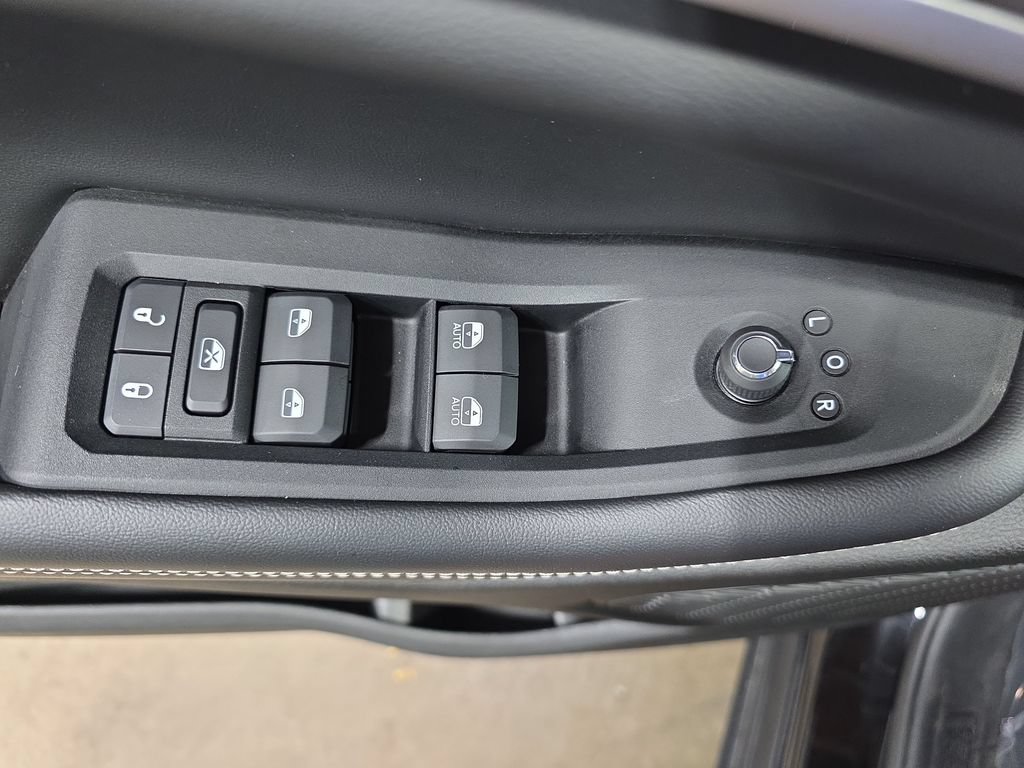 Used 2023 Jeep Grand Cherokee L Limited AWD/4WD image 30