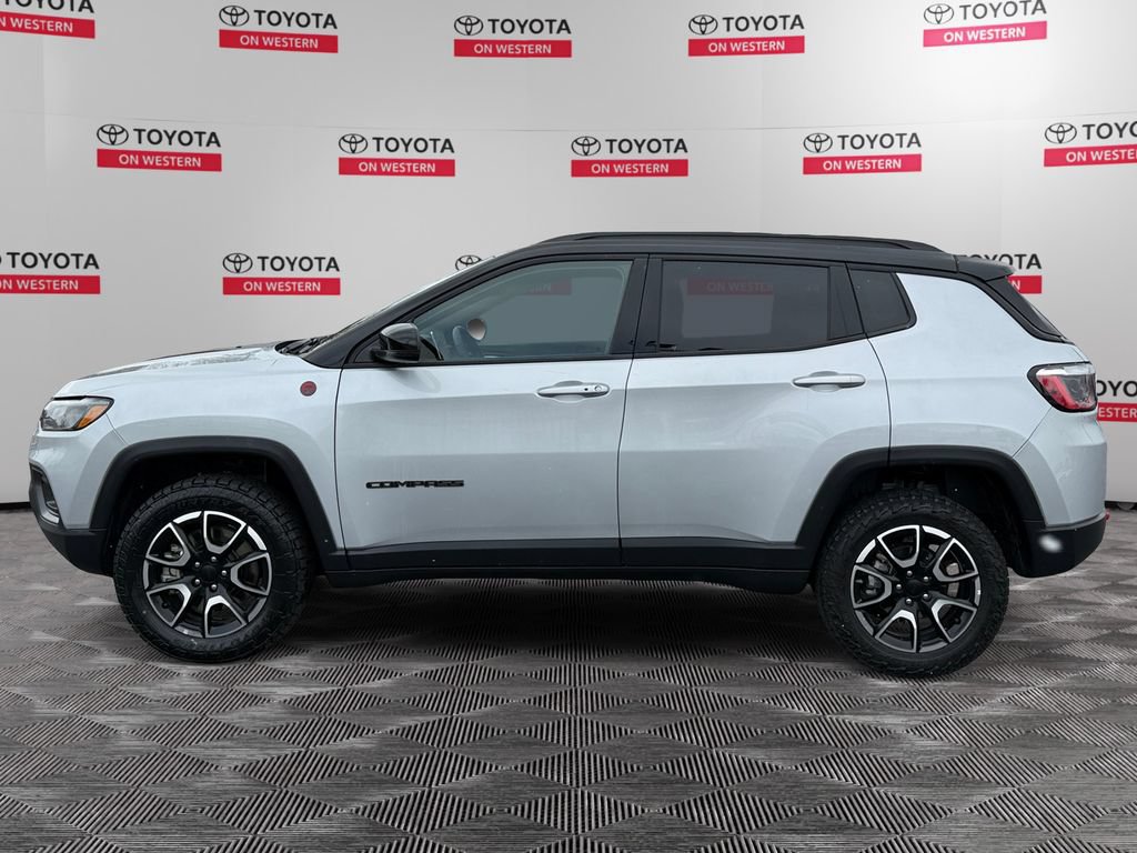 Used 2024 Jeep Compass Trailhawk AWD/4WD image 7