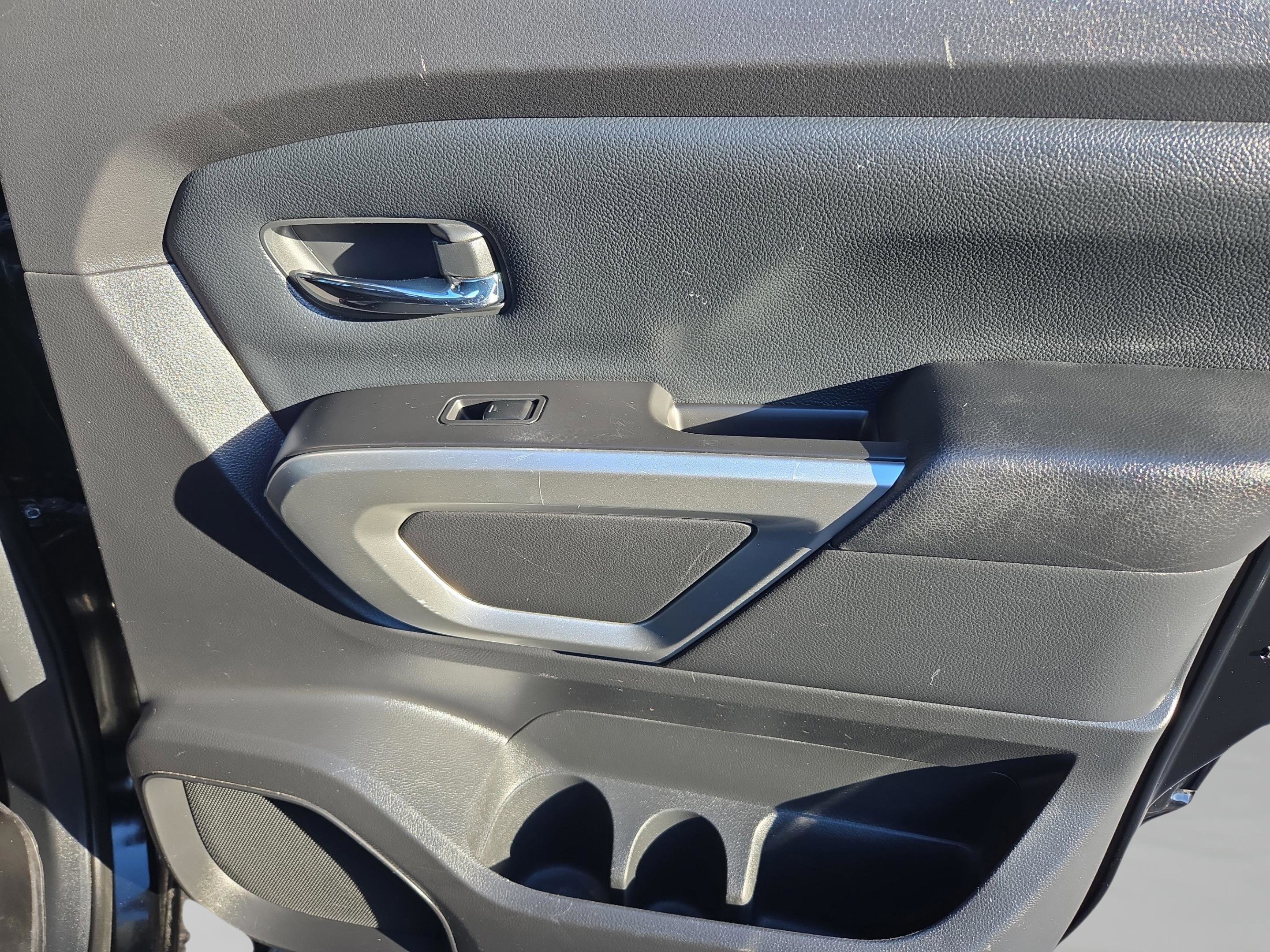 Used 2021 Nissan Titan SV w/ SV Convenience Package image 34