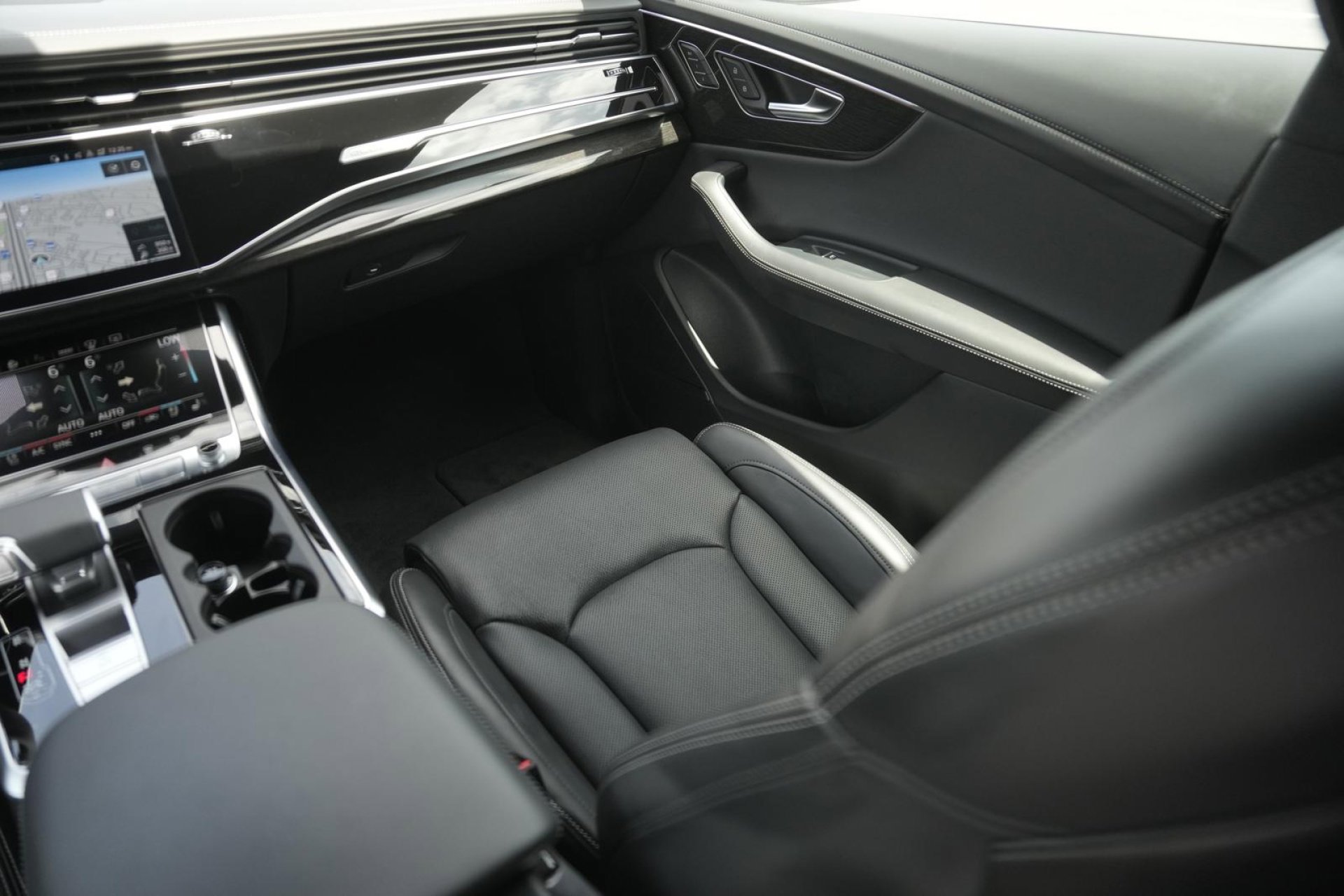 Certified 2025 Audi Q8 Prestige w/ Prestige Package image 26