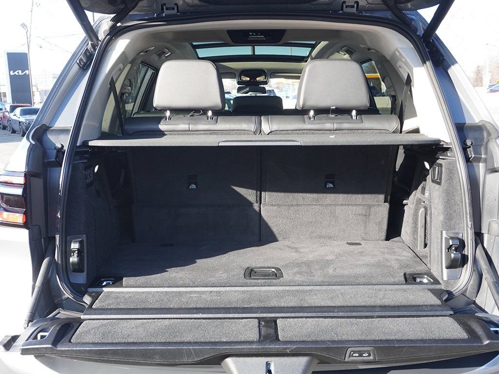 Used 2025 BMW X7 xDrive40i w/ Premium Package image 23