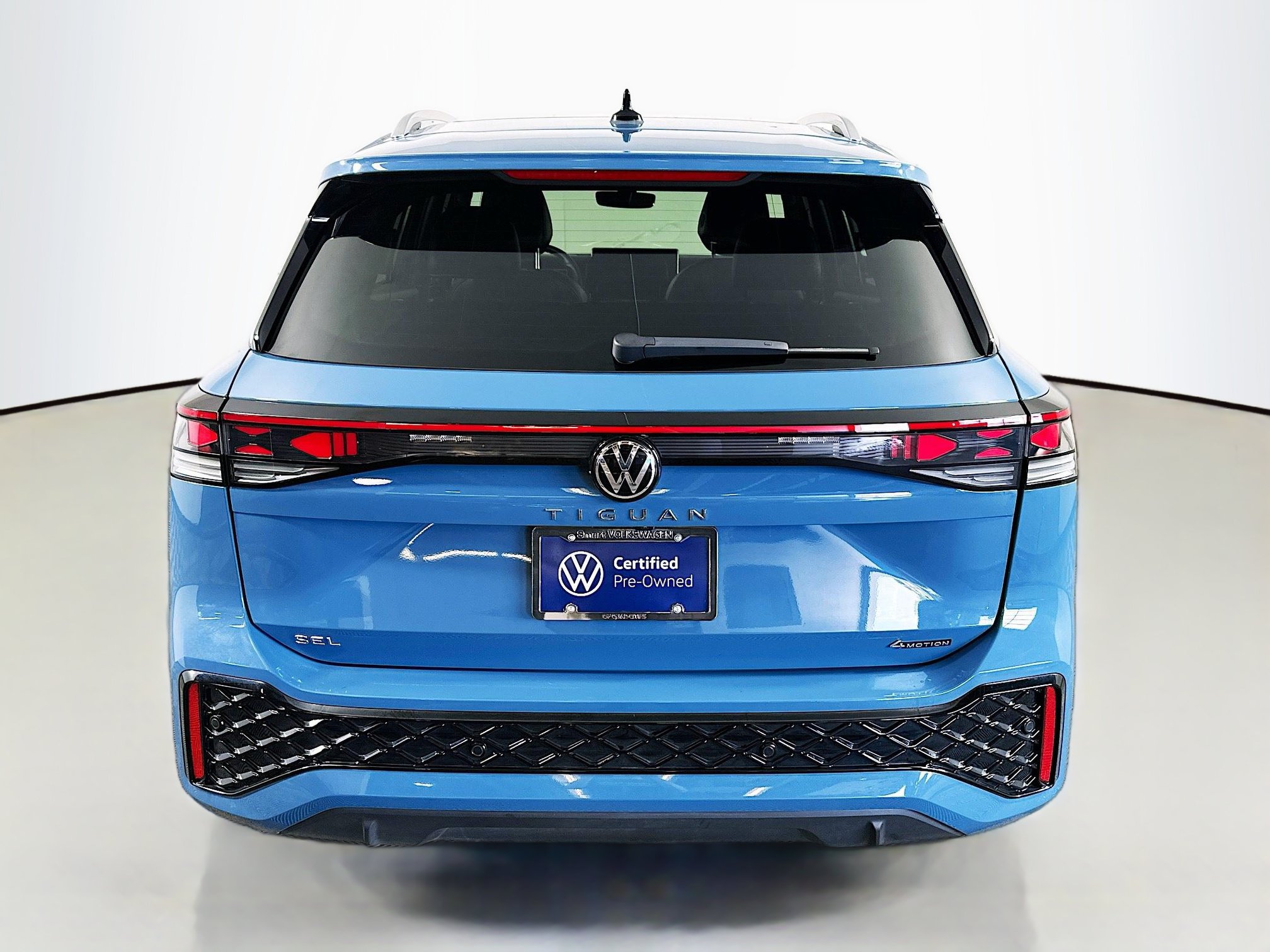 Certified 2025 Volkswagen Tiguan SEL R-Line AWD/4WD image 8