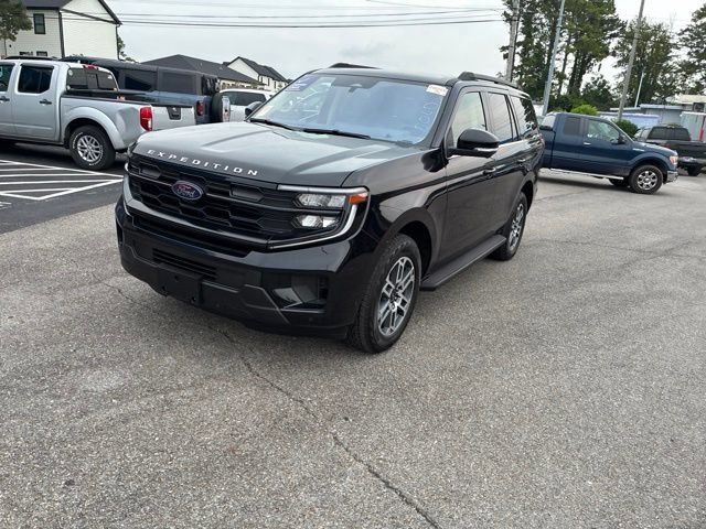 Used 2025 Ford Expedition Active AWD/4WD image 9