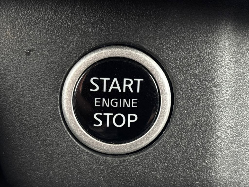 Used 2023 Nissan Rogue S image 28