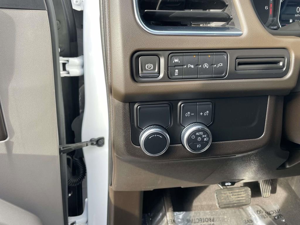 Used 2021 GMC Yukon SLT image 30