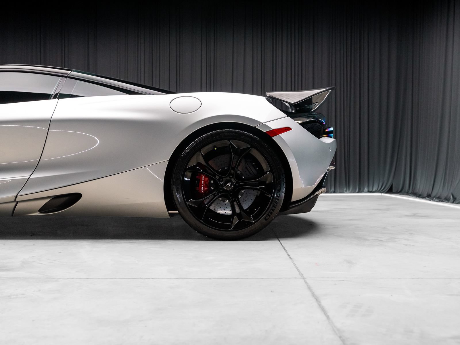 Used 2019 McLaren 720S RWD image 40