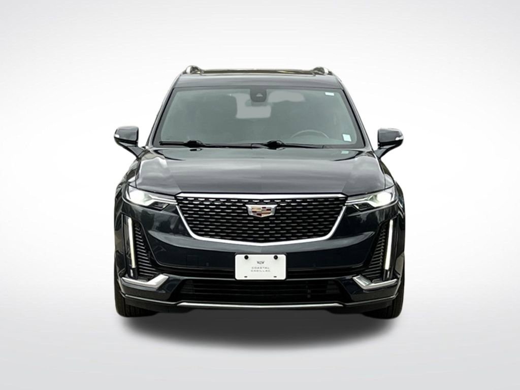 Used 2022 Cadillac XT6 Premium Luxury AWD/4WD image 2