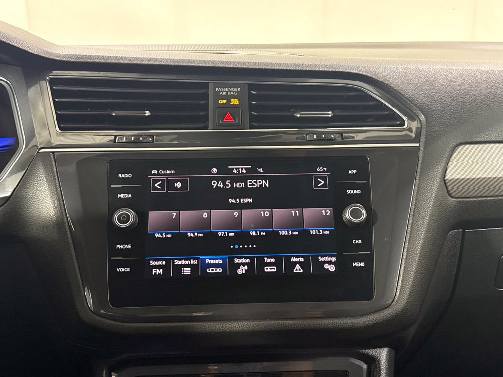 Used 2023 Volkswagen Tiguan SE AWD/4WD image 23