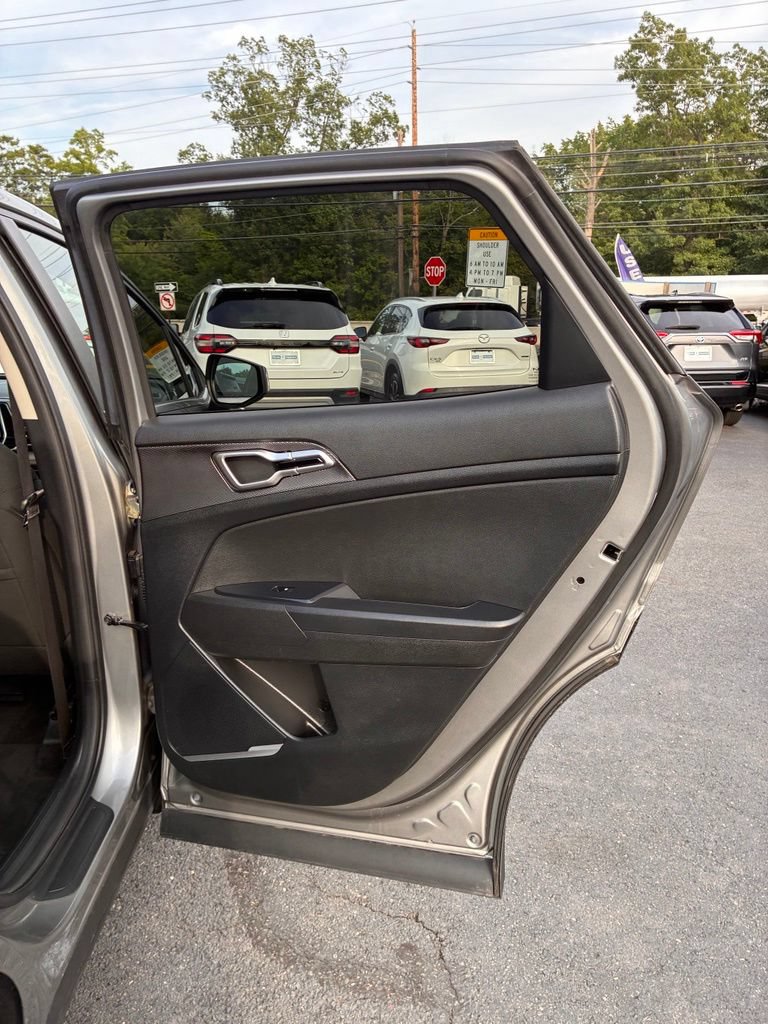 Used 2023 Kia Sportage LX AWD/4WD image 23
