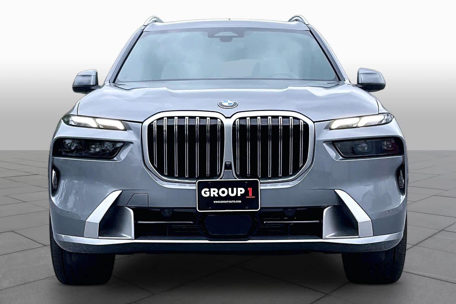 Used 2025 BMW X7 xDrive40i w/ Premium Package AWD/4WD image 3