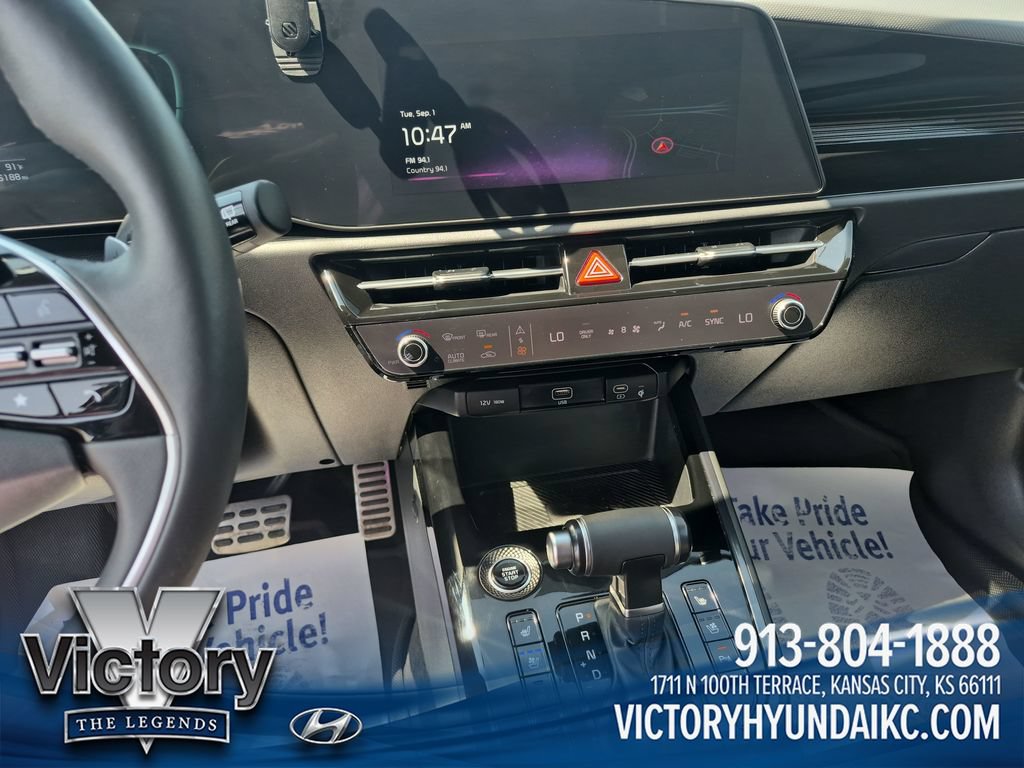 Used 2023 Kia Niro SX Touring FWD image 17
