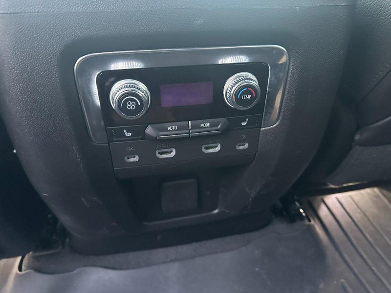 Used 2022 GMC Yukon Denali w/ Denali Premium Package image 15