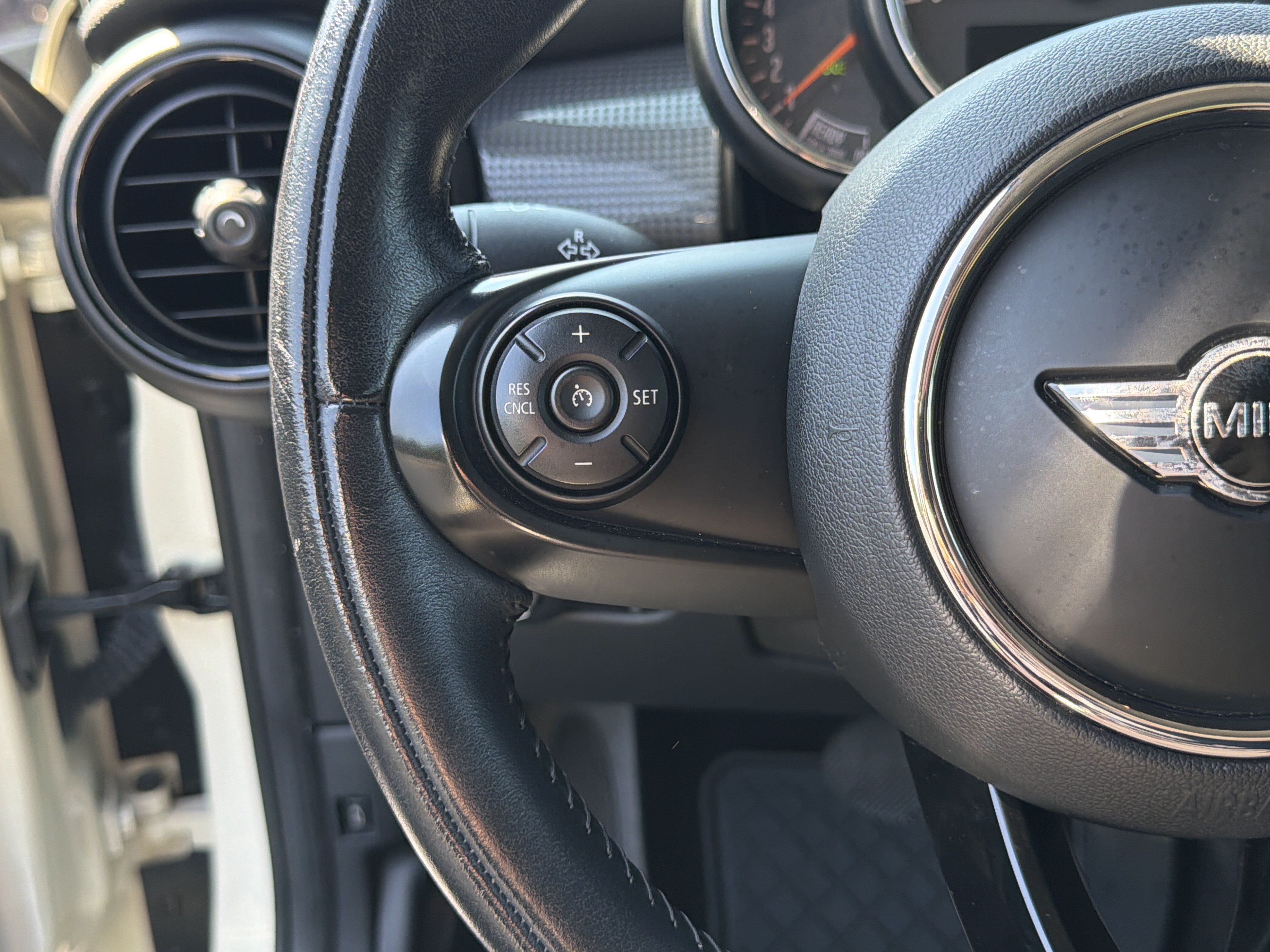 Used 2016 MINI Cooper 4-Door Hardtop FWD image 29