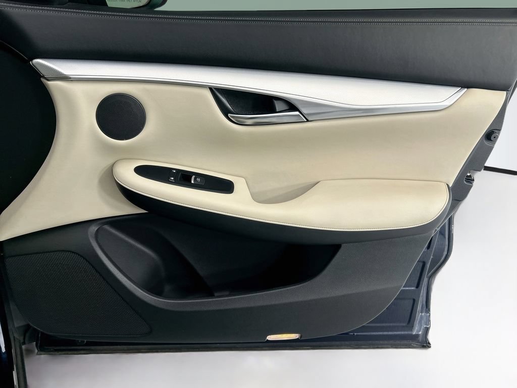 Used 2019 INFINITI QX50 Luxe w/ Navigation Package FWD image 24
