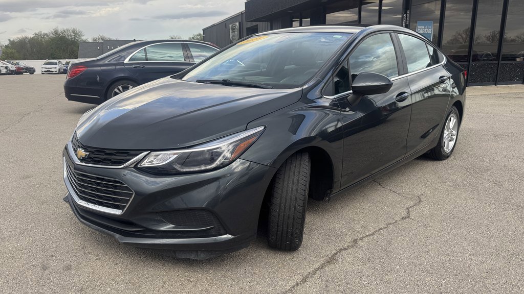 Used 2018 Chevrolet Cruze LT w/ LT Convenience Package FWD image 4