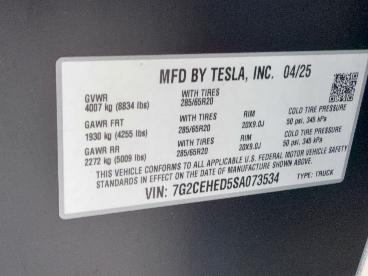 Used 2025 Tesla Cybertruck AWD Crew Cab image 31