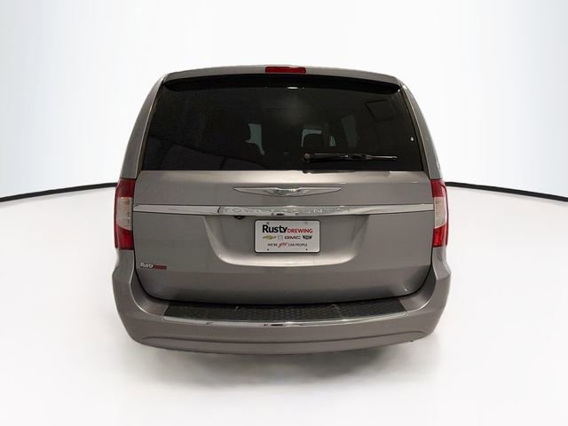 Used 2014 Chrysler Town & Country Touring FWD image 6