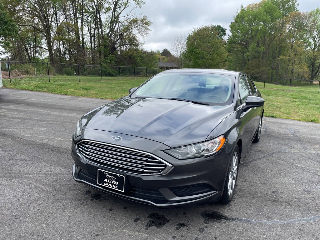Used 2017 Ford Fusion SE w/ Fusion SE Technology Package image 3
