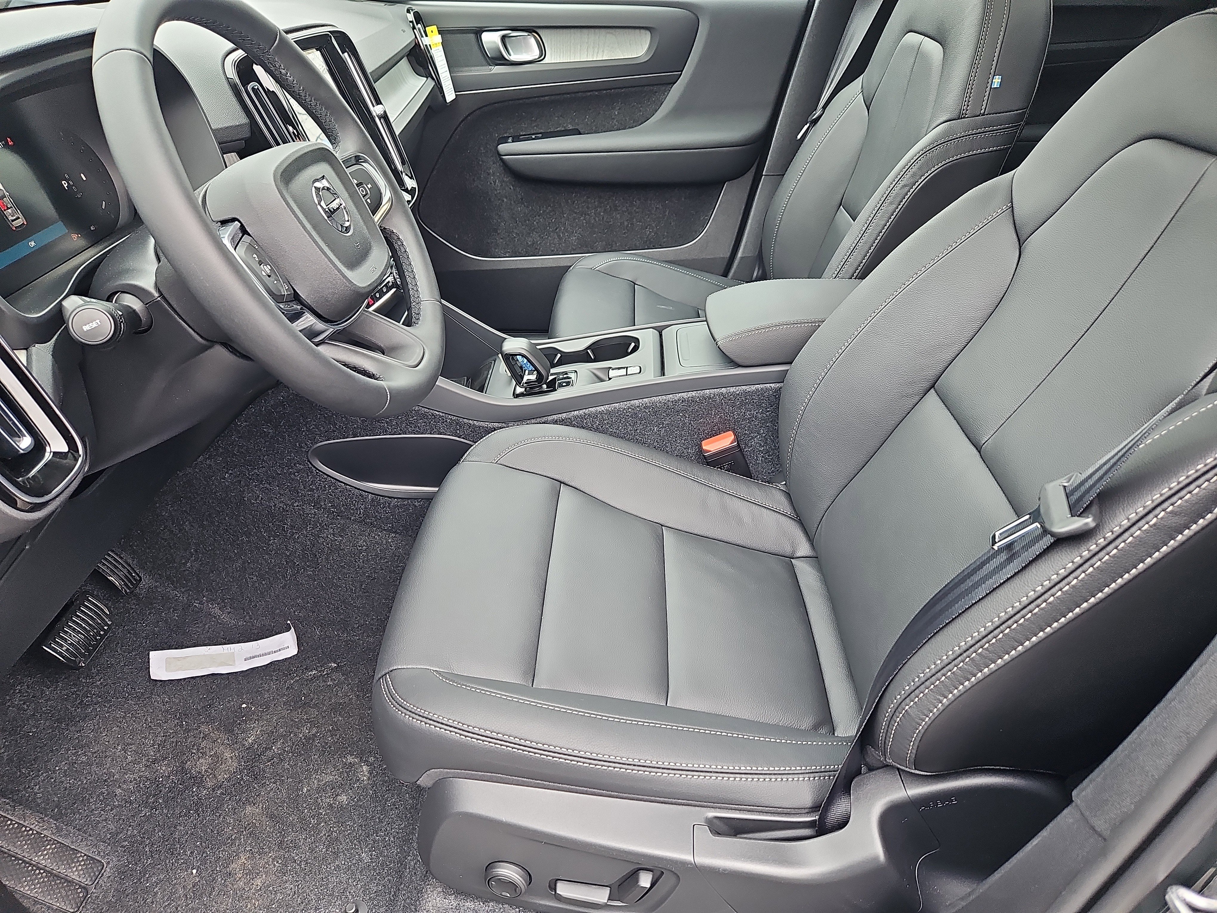 New 2026 Volvo XC40 B5 Core w/ Protection Package Premier image 20