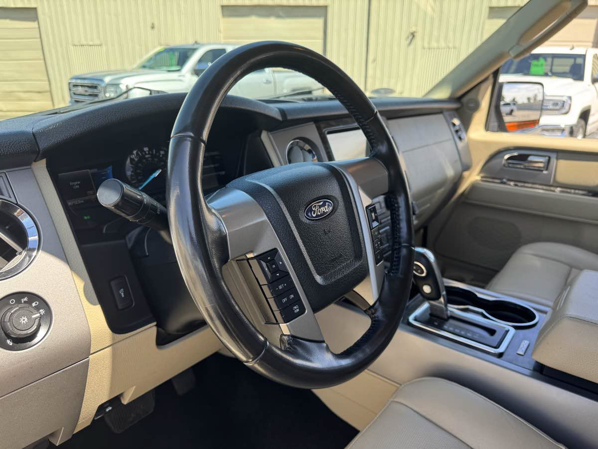 Used 2016 Ford Expedition Limited w/ Equipment Group 301A AWD/4WD image 28