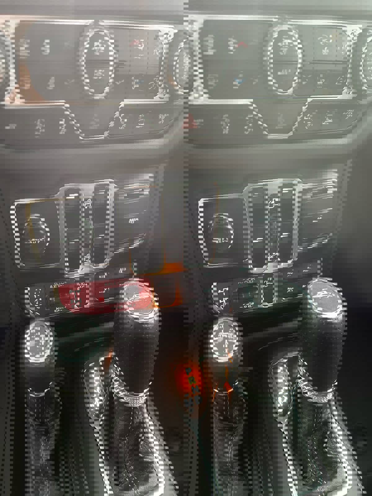 Used 2025 Jeep Gladiator Mojave AWD/4WD image 17