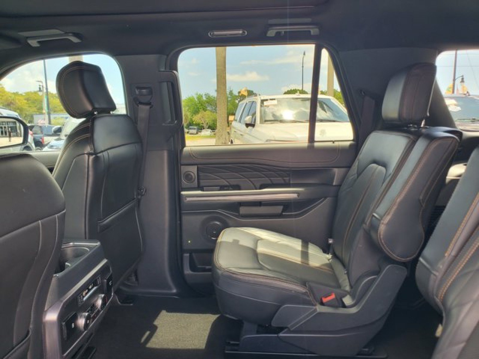 Certified 2024 Ford Expedition Max Platinum RWD image 31