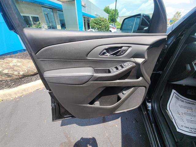Used 2023 Chevrolet Traverse LT FWD image 19