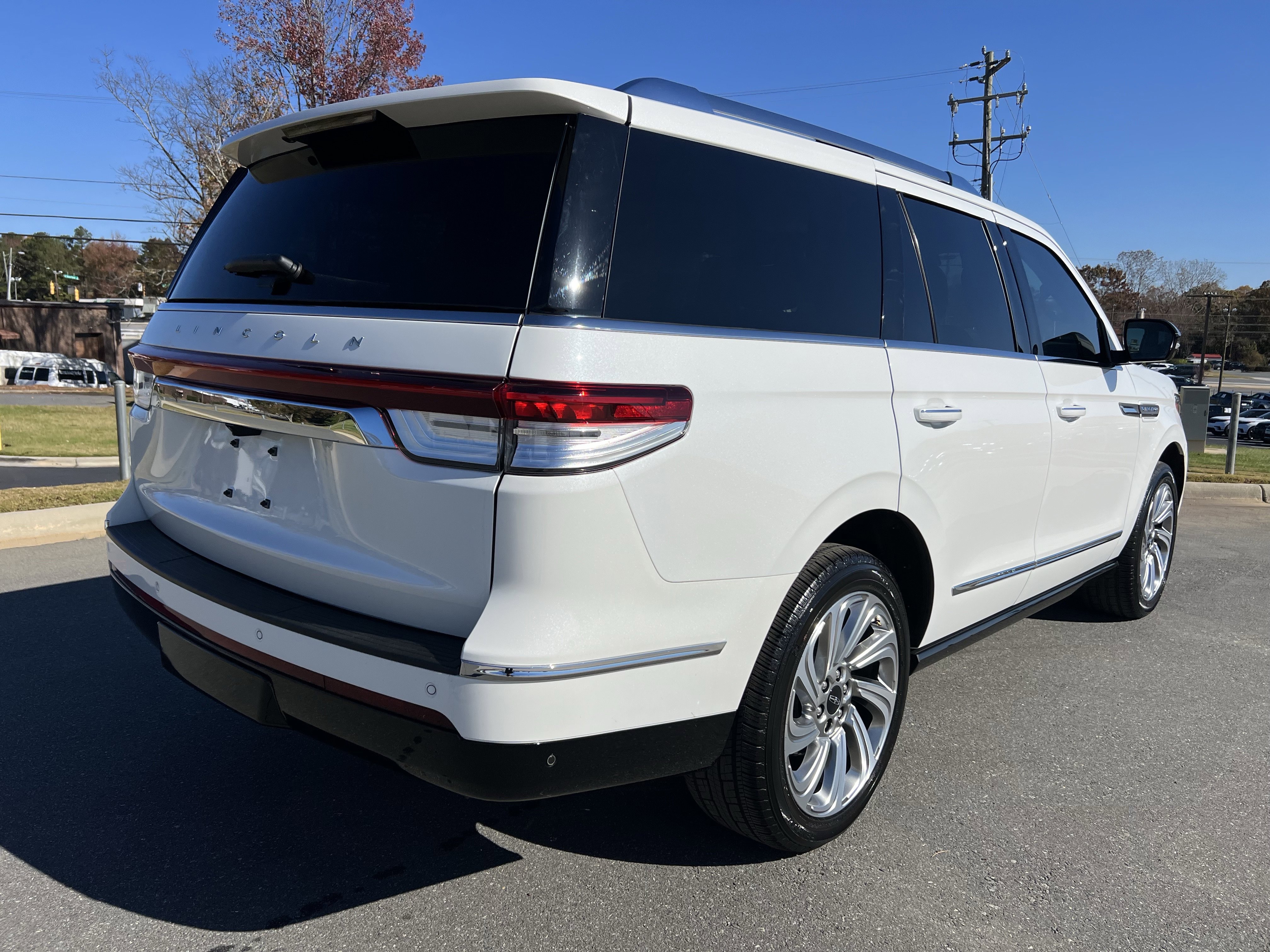 Used 2024 Lincoln Navigator Premiere image 9