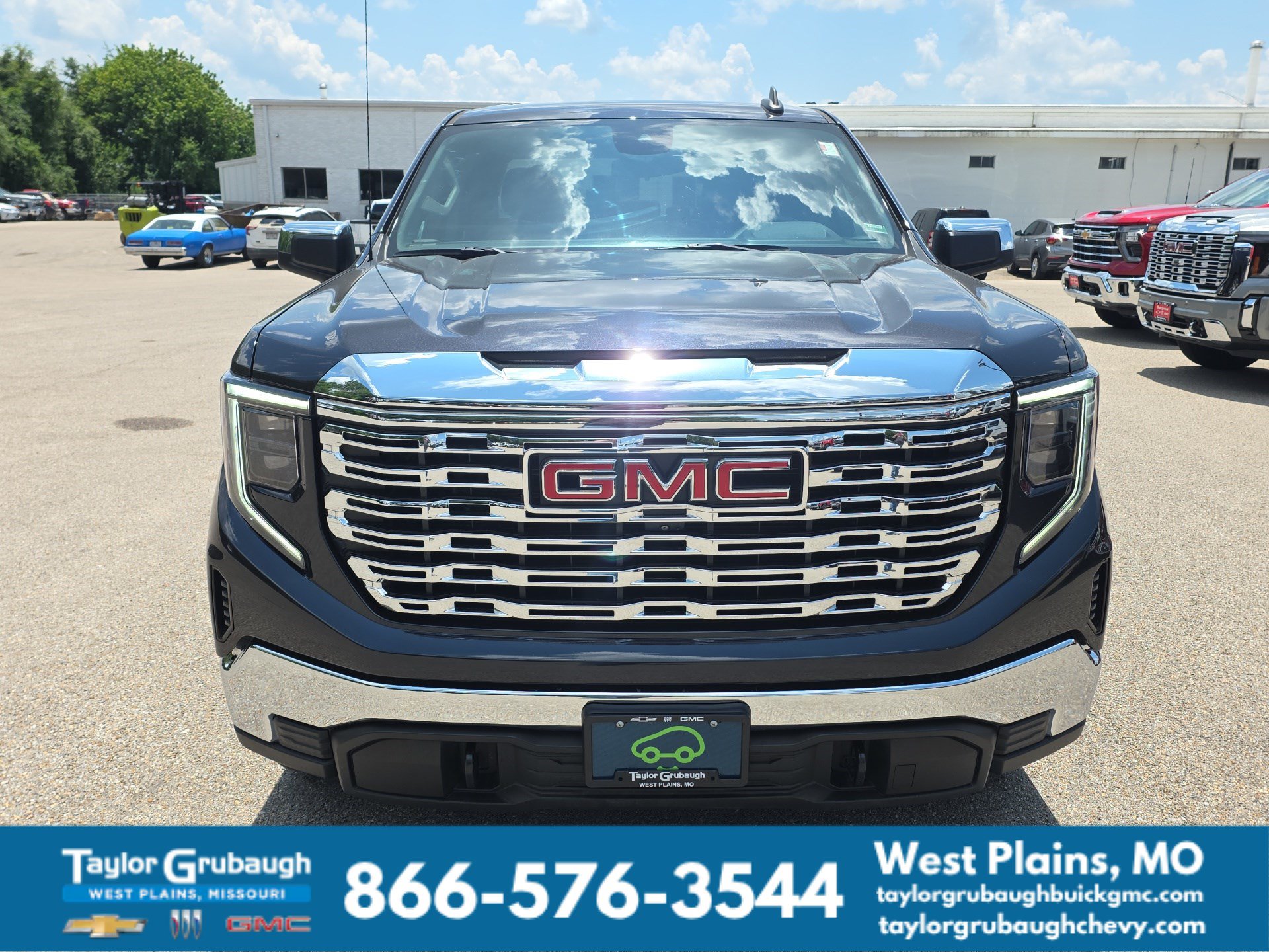 Used 2022 GMC Sierra 1500 SLE AWD/4WD image 3