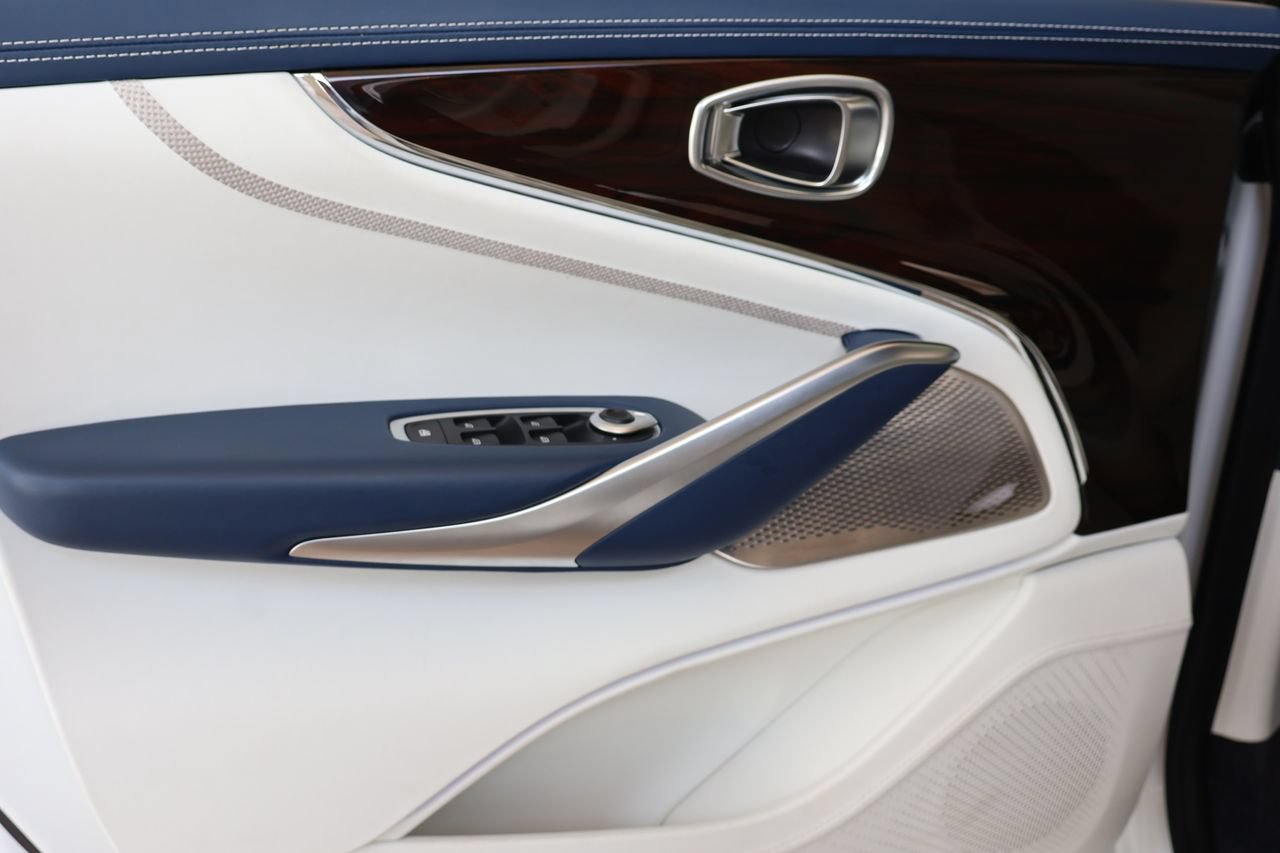 Used 2025 Aston Martin DBX 707 AWD/4WD image 9