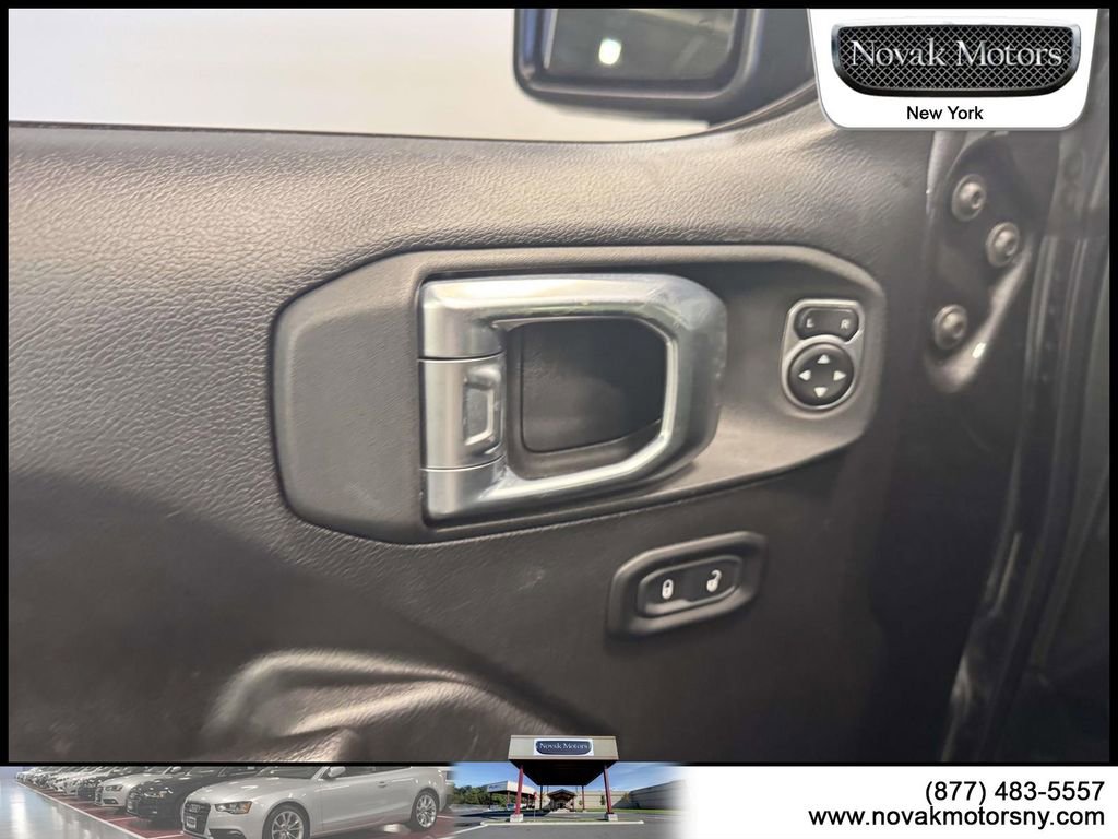 Used 2021 Jeep Gladiator Willys image 15