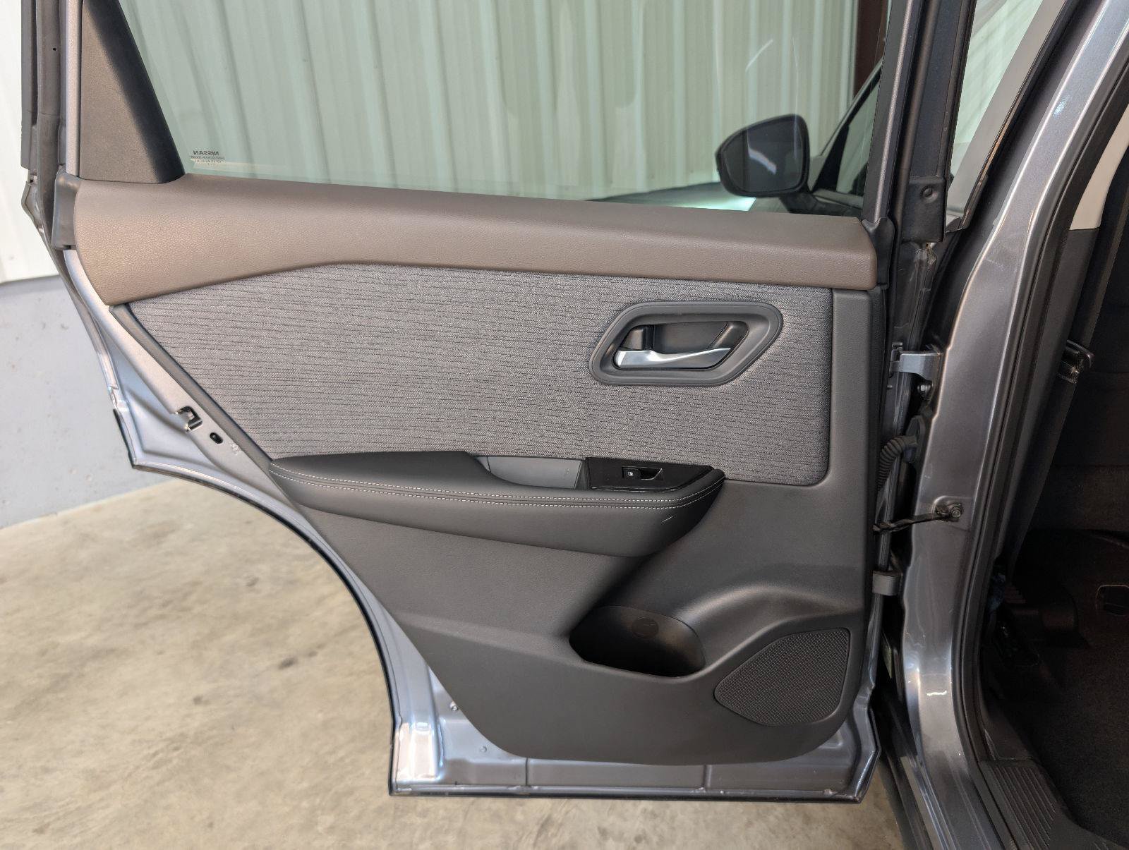 Used 2022 Nissan Rogue SV AWD/4WD image 39