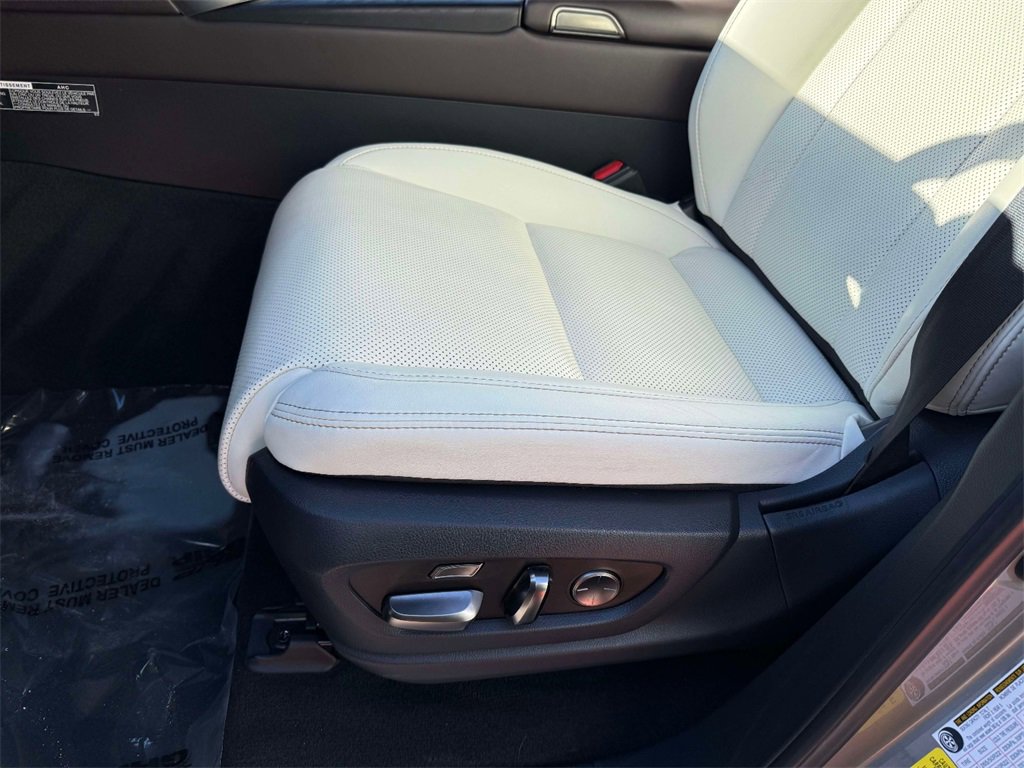 Used 2024 Lexus LX 600 4WD w/ Luxury Package image 3