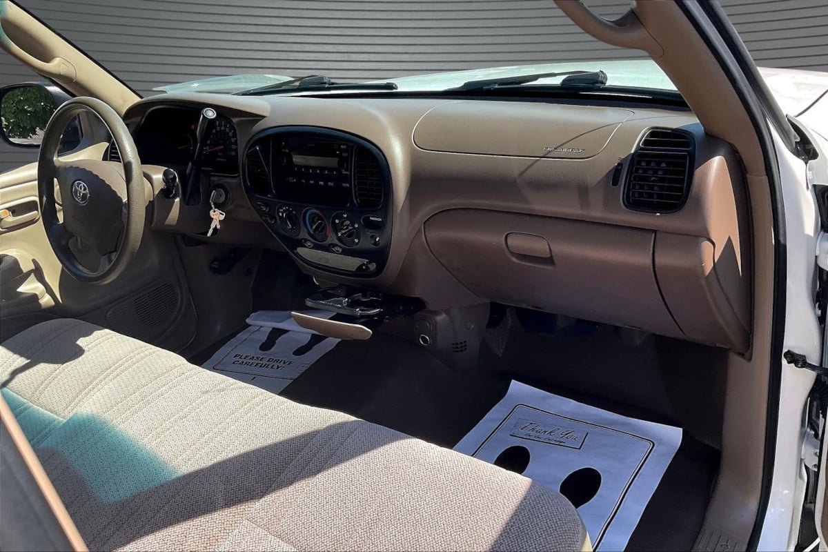Used 2003 Toyota Tundra 2WD Regular Cab w/ All Weather Guard Pkg image 22