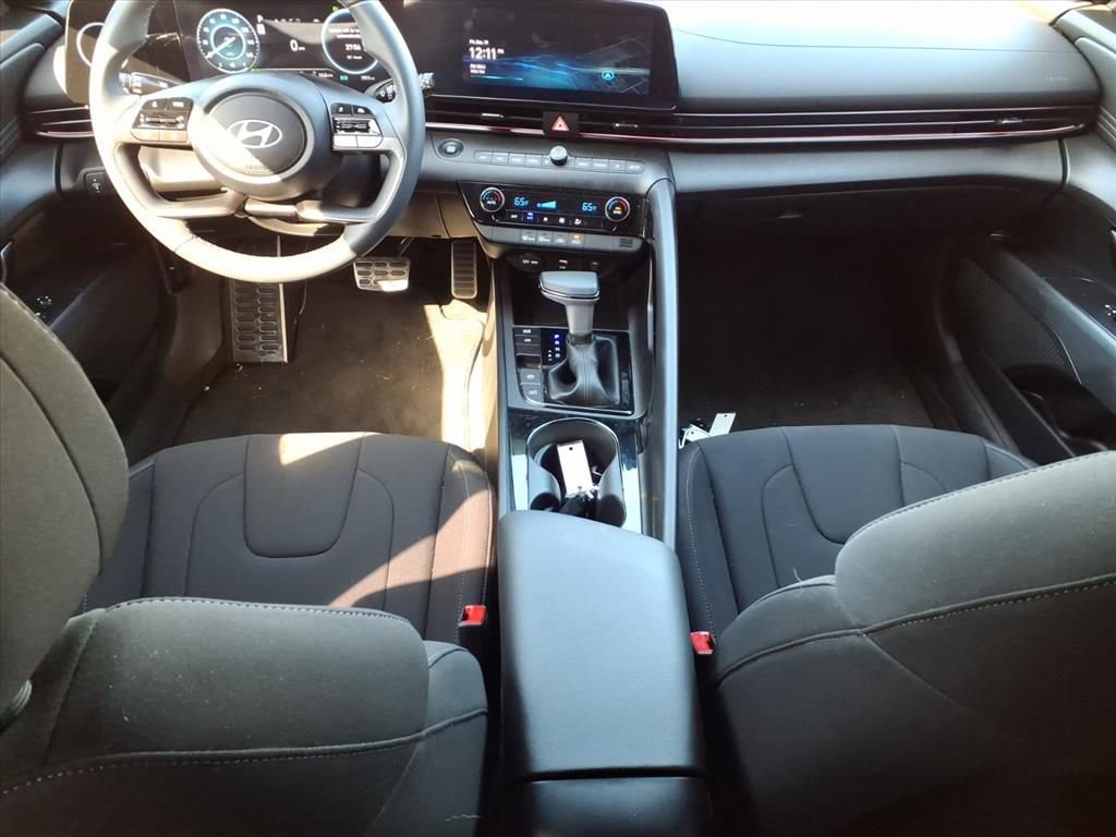 Used 2025 Hyundai Elantra SEL image 10