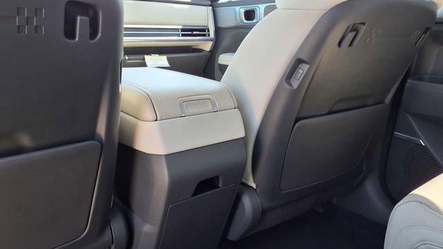 Used 2025 Hyundai Santa Fe Calligraphy w/ Tow & Go Package image 23