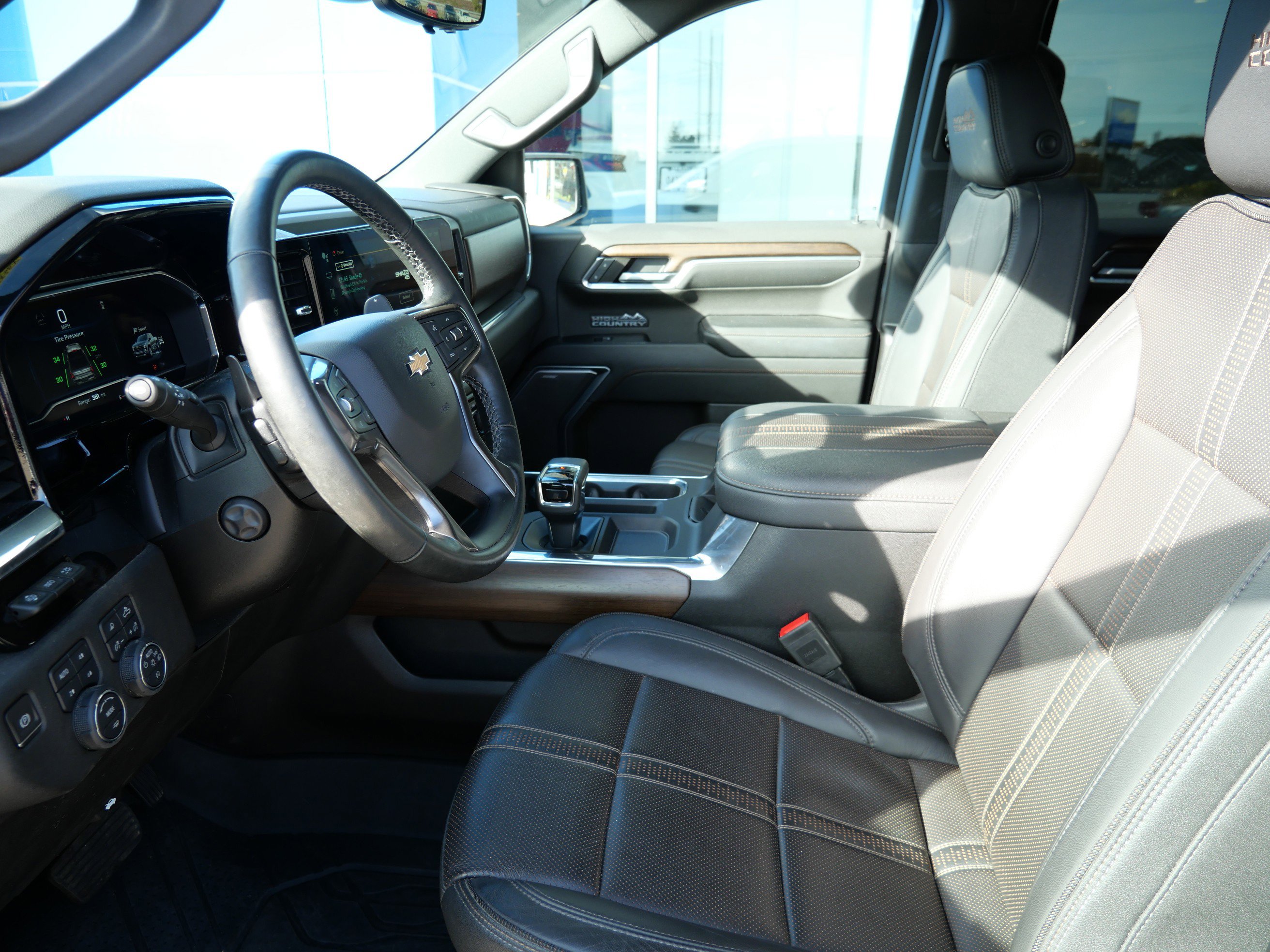 Used 2024 Chevrolet Silverado 1500 High Country w/ Technology Package image 8